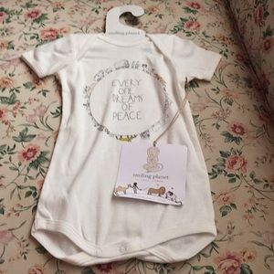 ✨NWT's✨Smiling Planet Onsie 18 months✨